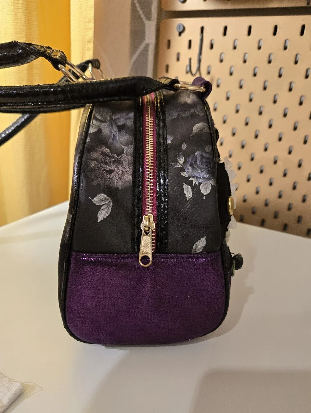 IRREGULAR CHOICE Embrace The Darkness Halloween Bag Purse goatse Spread Heart ;)